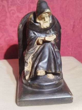 ESCULTURA MONJE LECTOR