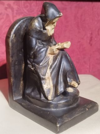 ESCULTURA MONJE LECTOR