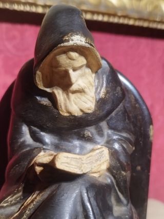 ESCULTURA MONJE LECTOR