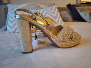 Sandalias tacón alto edición limitada. Novias..