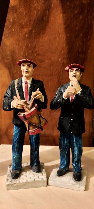 Gigantes navarros de resina, artesanales