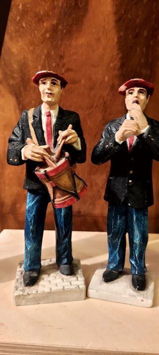 Gigantes navarros de resina, artesanales