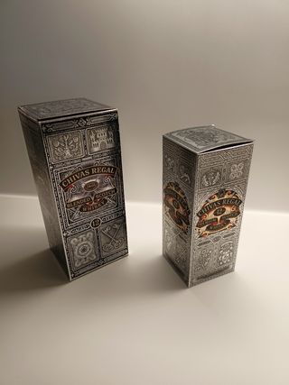 Scatole di whisky Chivas vuote