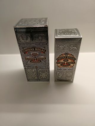 Scatole di whisky Chivas vuote