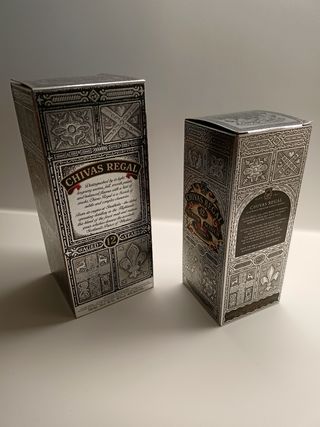 Scatole di whisky Chivas vuote