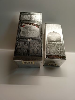 Scatole di whisky Chivas vuote