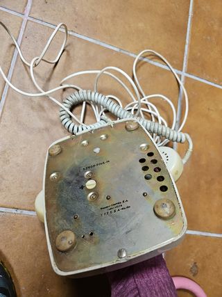 Teléfono antiguo