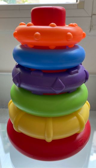 Torre de anillos apilable madera