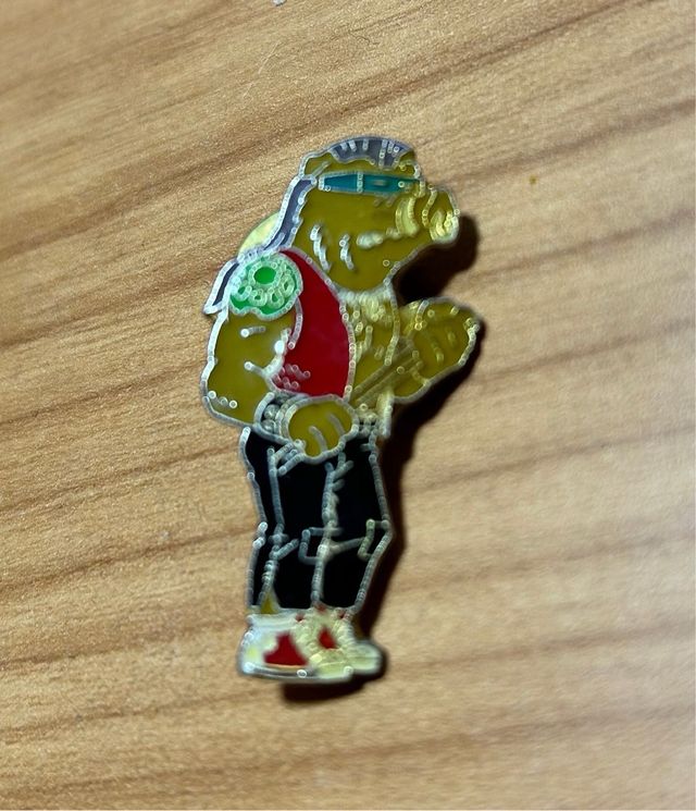 Lote de Pins de mas de 30 años