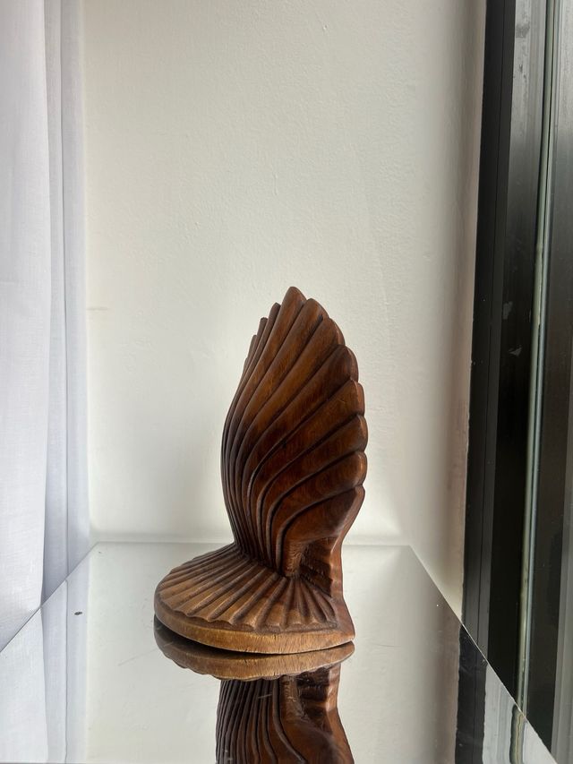 Fermalibri a forma di conchiglia in legno