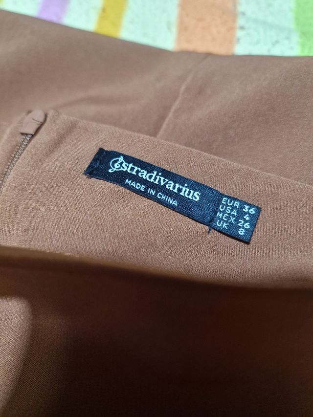 Falda midi Stradivarius