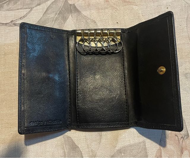 Llavero y billetera de piel