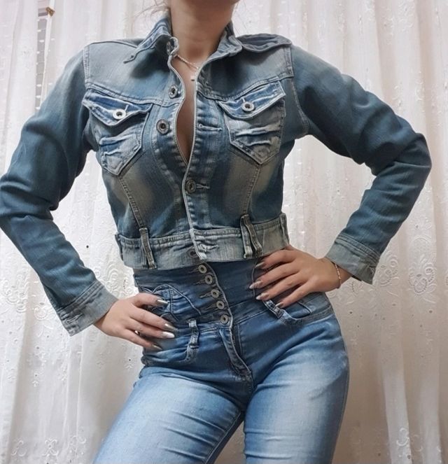 Chaqueta vaquera corta