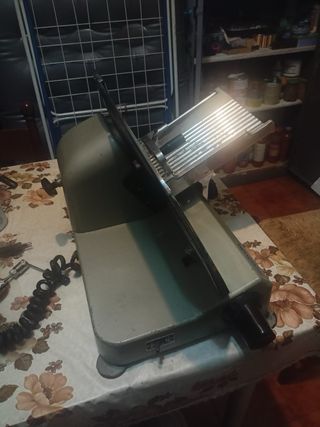 BNV - Affettatrice lama da 24