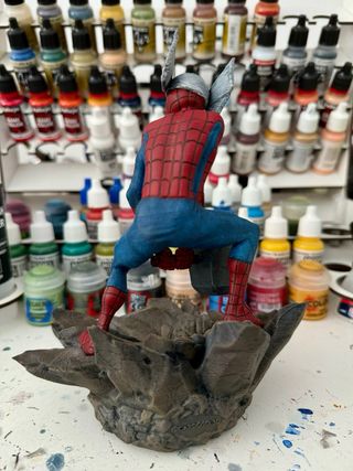 Figura Spider-man pintada a mano