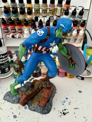 Figura de Capitan América zombi