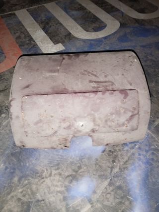 Vespa faro bajo guantera