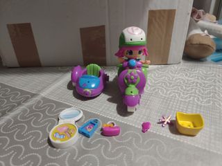 Juguetes. Pin y Pon en moto.