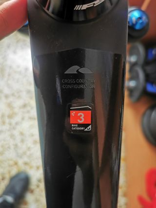 Bicicleta "Cube" fibra carbono