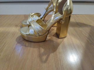 Sandalias plataforma doradas mango