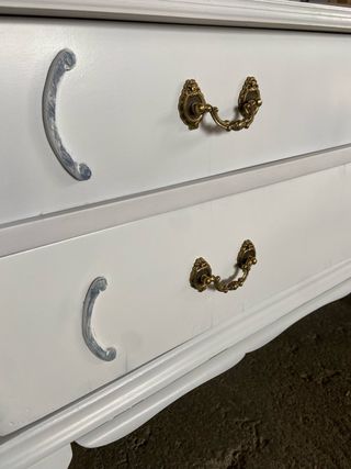 Armario restaurado blanco