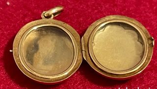 Antiguo Colgante Medallas Relicario Oro Isabelino