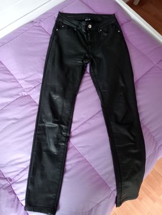 Pantalón efecto cuero
