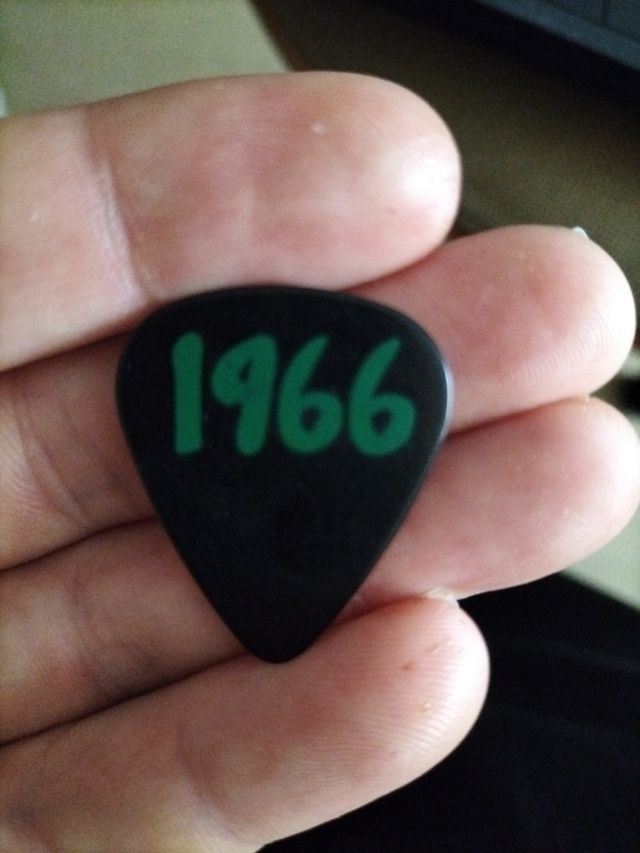 Pua tracii guns L.A. guns, guns and roses 