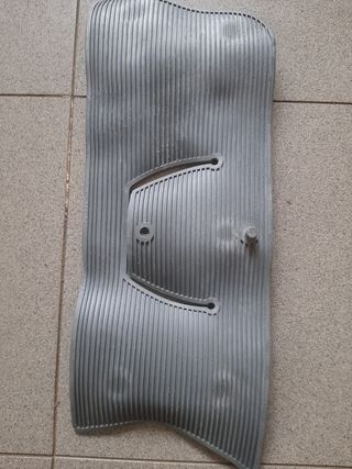 PROTECTOR DEL RADIADOR PARA RENAULT 6.