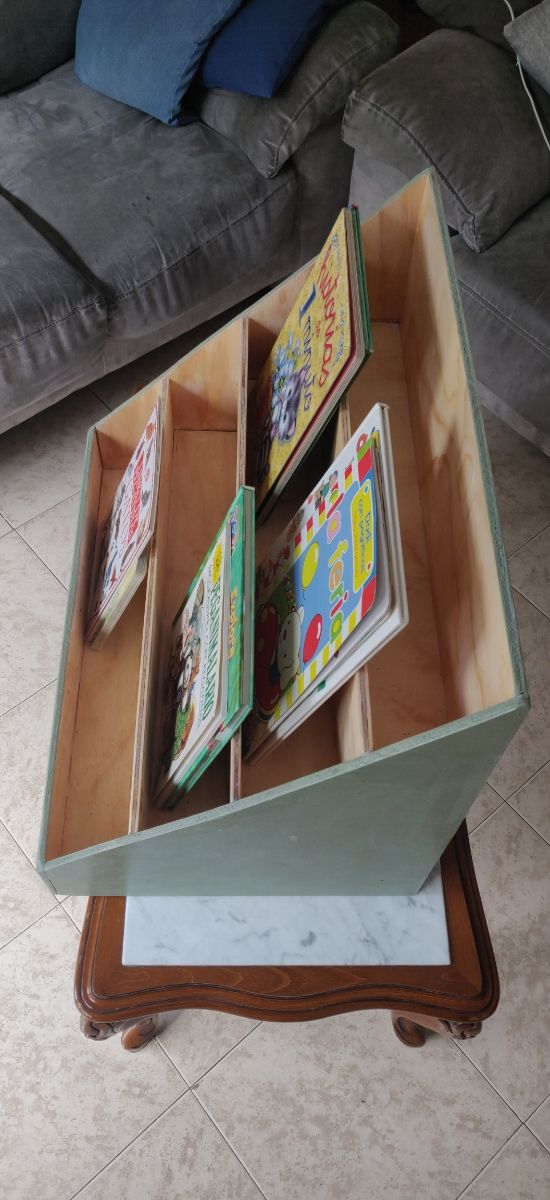 Estantería de libros infantil
