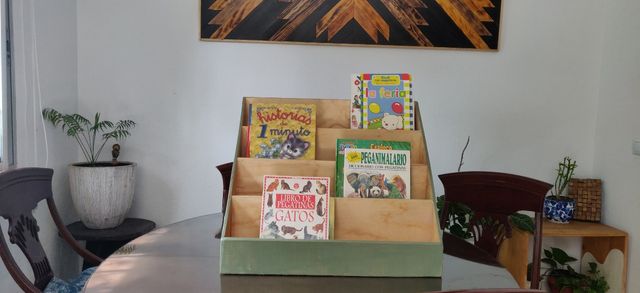 Estantería de libros infantil