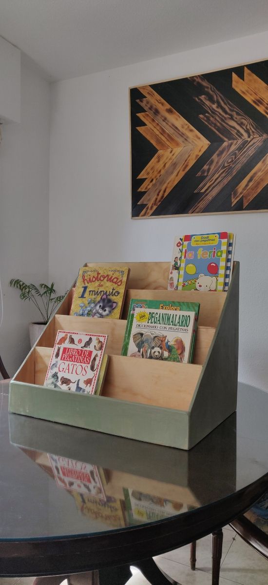 Estantería de libros infantil