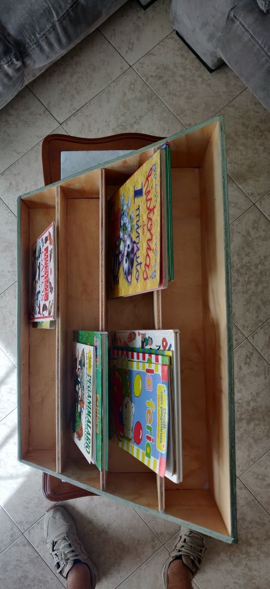 Estantería de libros infantil