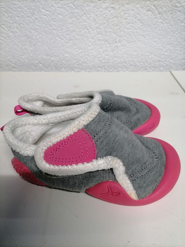 Zapatillas bebé primeros pasos Decathlon, t. 23-24
