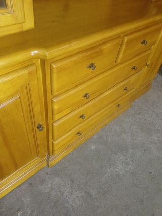 Mueble madera maciza se vende