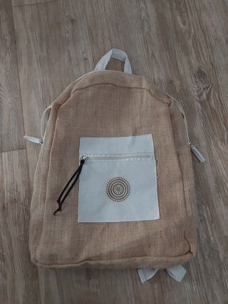 Mochila hecha a mano de rafia