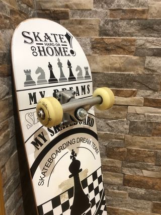 Monopatín BELEEV Skateboards 