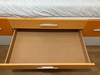 Cama individual doble y Mesa escritorio