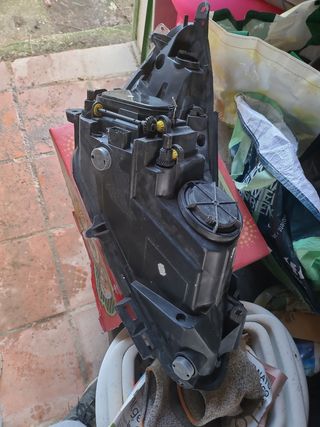 Faro delantero izquierdo Opel Corsa