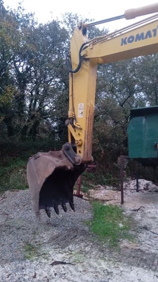 Excavadora komatsu pc 210