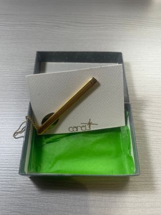 Alfiler de corbata dorado