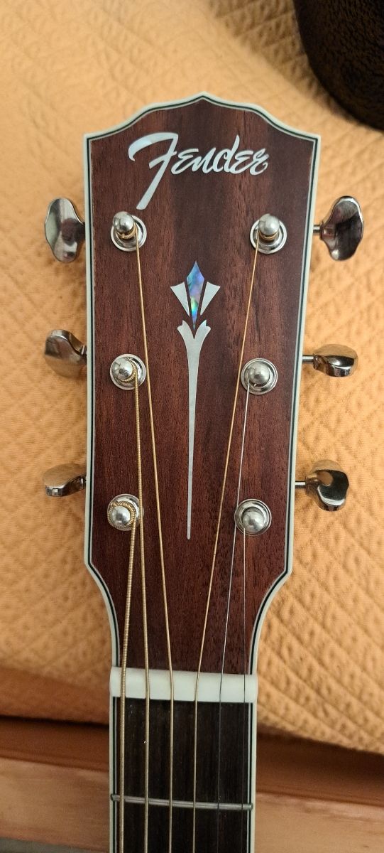 Acústica Fender Paramount