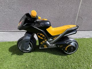 Moto correpasillos batman