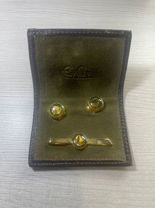 Juego de cubrebotones y alfiler de corbata