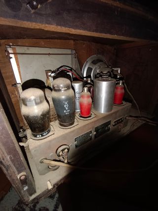 Radio antigua Iberia modelo mensajero 644a 1954