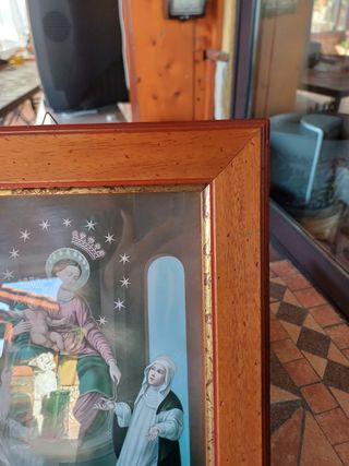Quadro con stampa e vetro. 