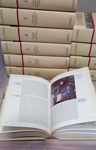 LA STORIA Biblioteca di Repubblica 2004
