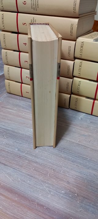 LA STORIA Biblioteca di Repubblica 2004