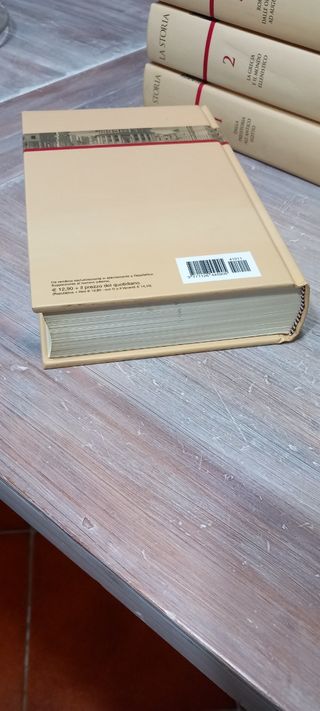 LA STORIA Biblioteca di Repubblica 2004