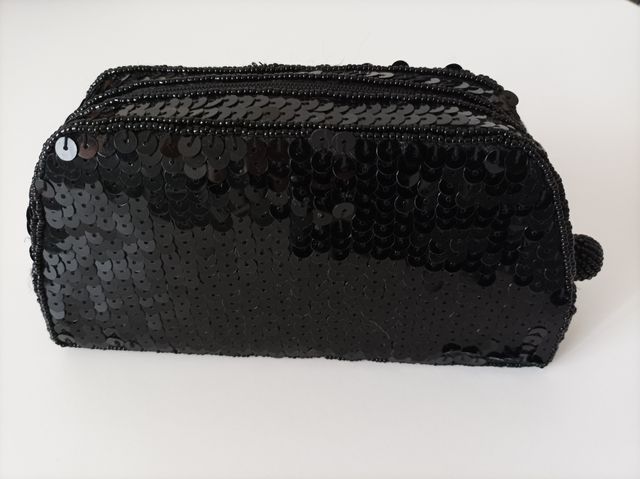 pochette nera con paillettes